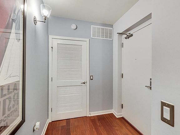 3rd image of 873 N Larrabee St #59