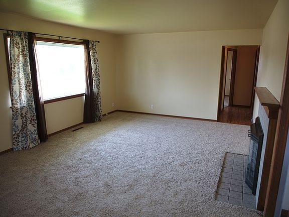 4th image of 1659 Cambridge Dr