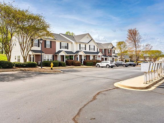 3rd image of 531 Waterbrook Dr