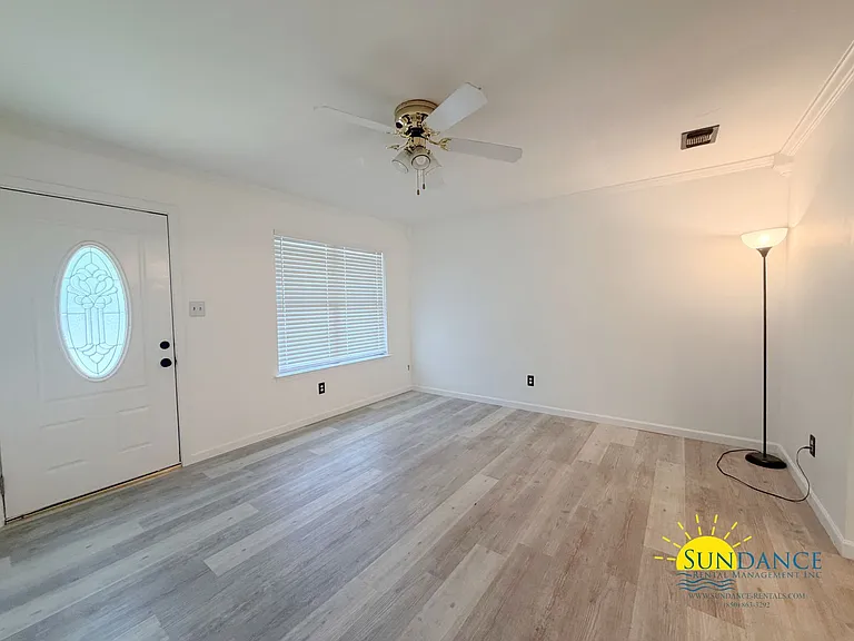 166 Marcia Dr — Photo 3
