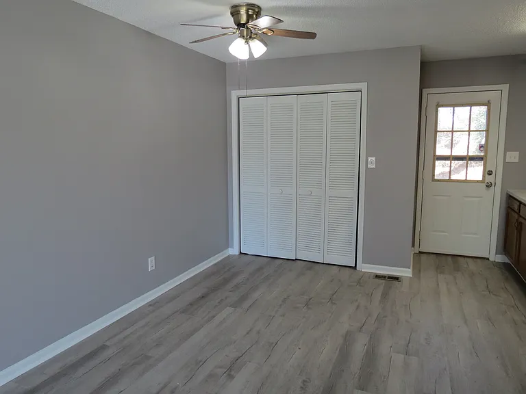 207 Brook St — Photo 9