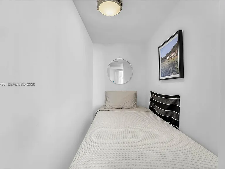 300 S Pointe Dr #809 — Photo 27