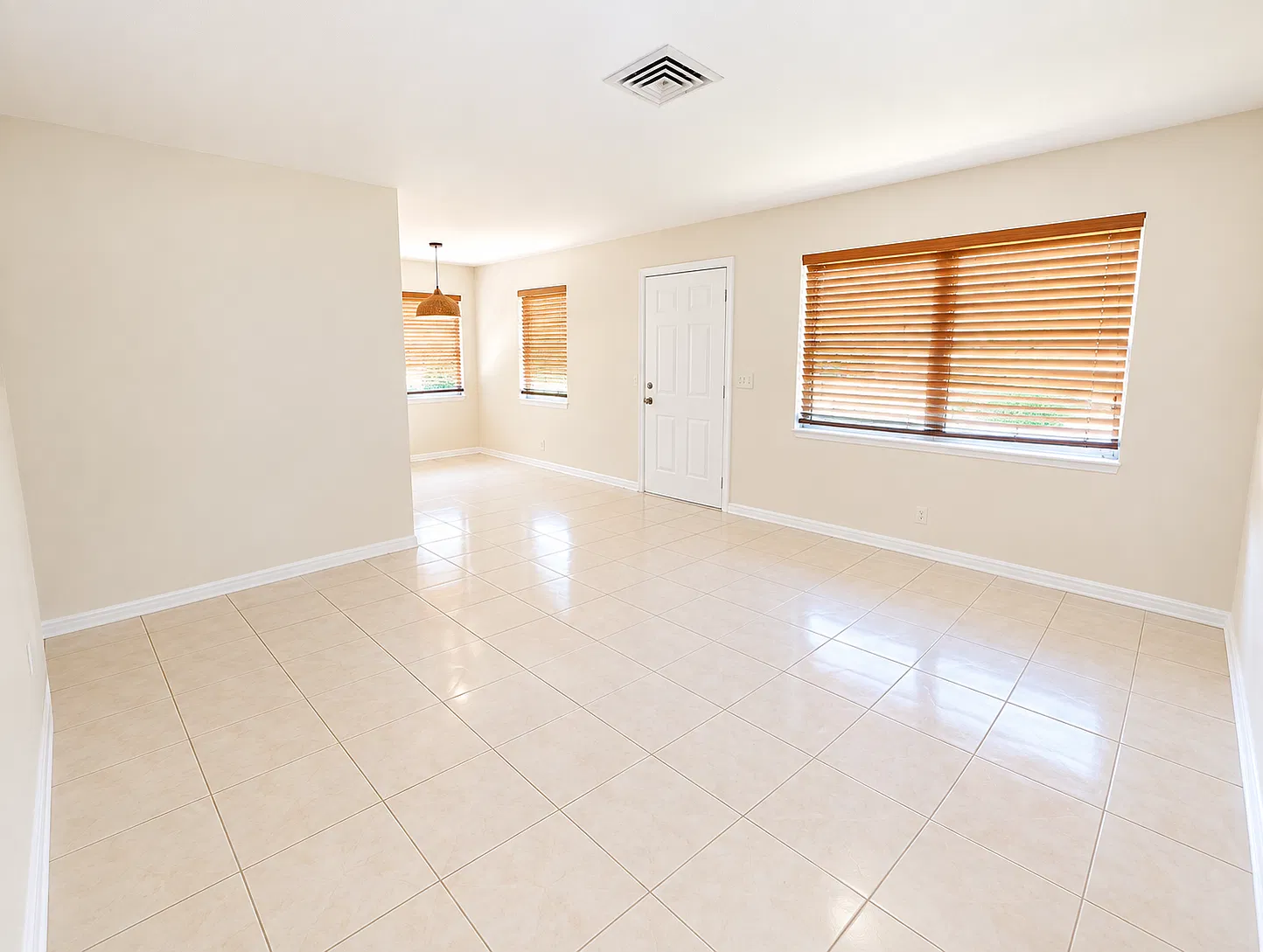 710 Omar Rd — Photo 2
