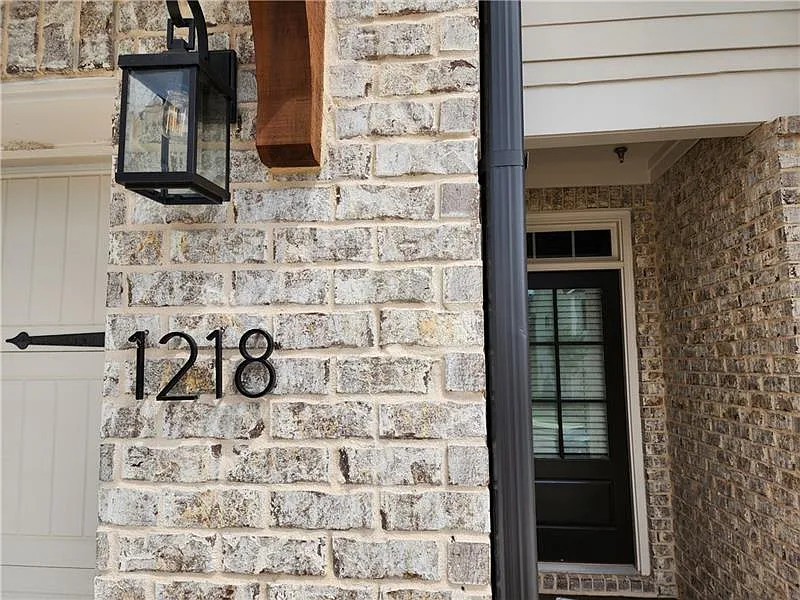 4 bed, 3.5 bath, 2850 sqft, $3,000 — Photo 3