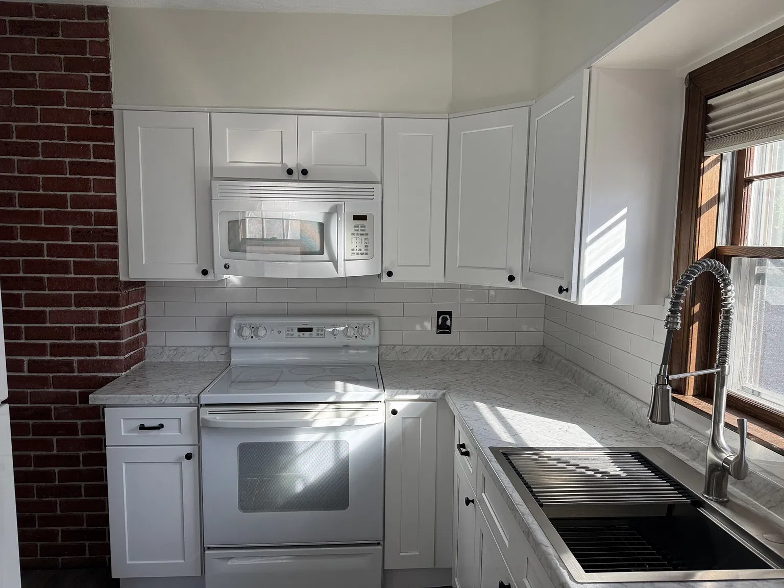 3 bed, 1.0 bath, 1447 sqft, $3,500 — Photo 2