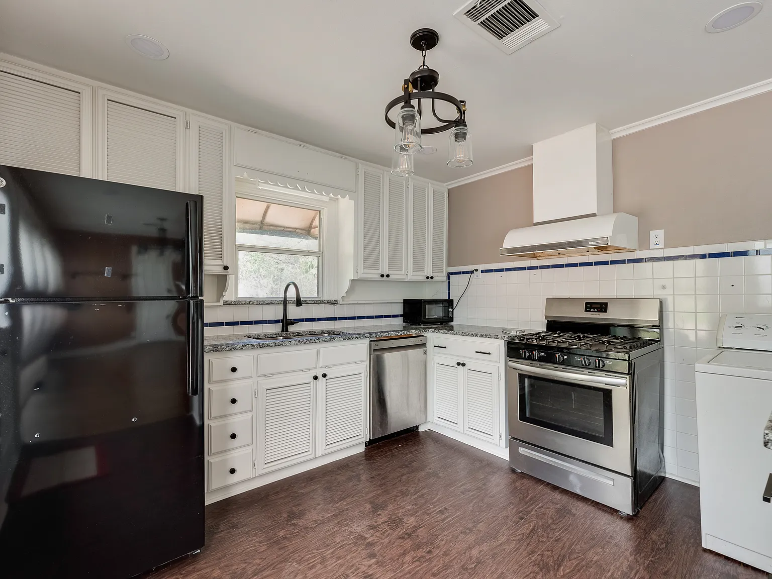 3 bed, 1136 sqft, $2,200 — Photo 4