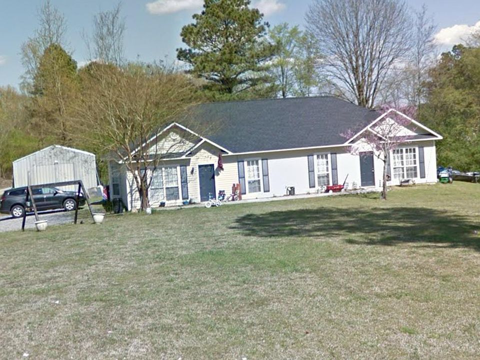 The front yard is very spacious.