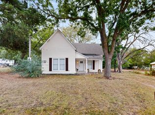 315 E Maple St, Whitewright, TX 75491