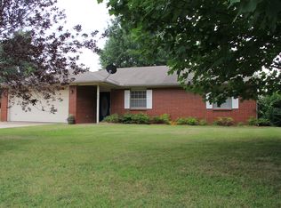 56 Meadowbrook Cir, Bentonville, AR 72712