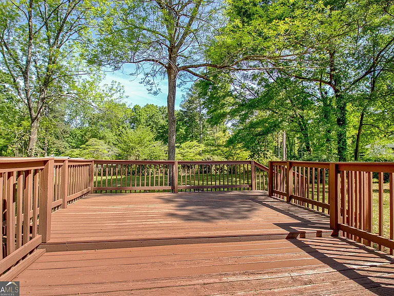 335 Kelly Dr — Photo 14