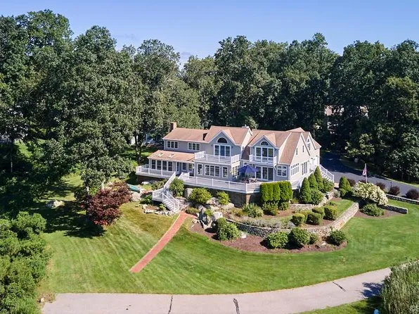 14 Poggy Bay Lane, Stonington, CT 06355