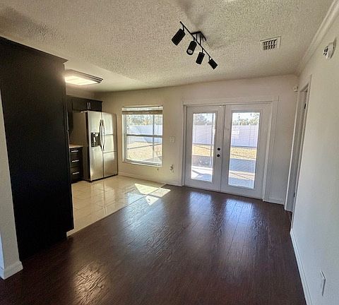 4th image of 1076 Bridlewood Way