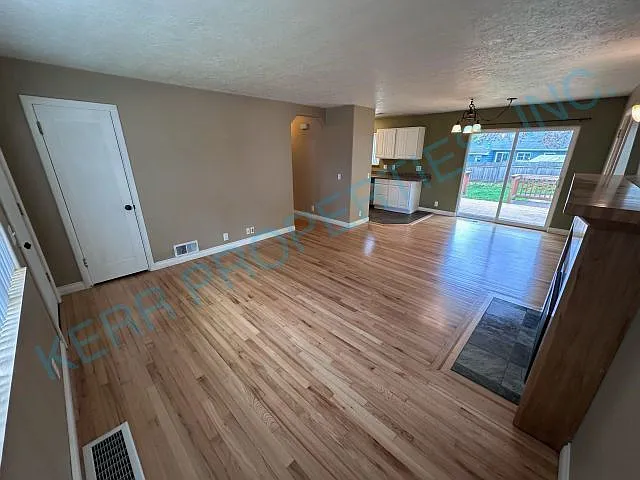 Building Photo - 635 SE Juniper Ct E