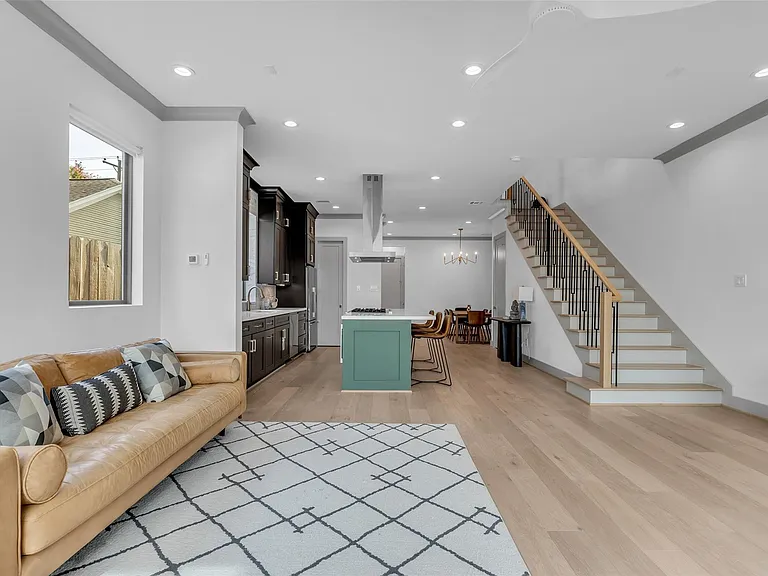 1724 Ridgewood St — Photo 16