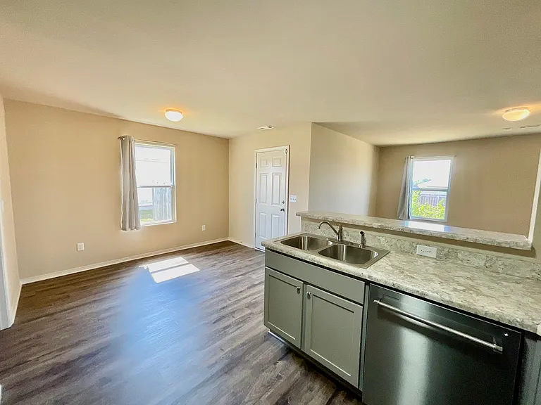 4401 Olympic Dr — Photo 7