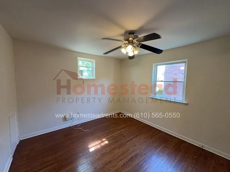 132 Abbey Ter — Photo 2
