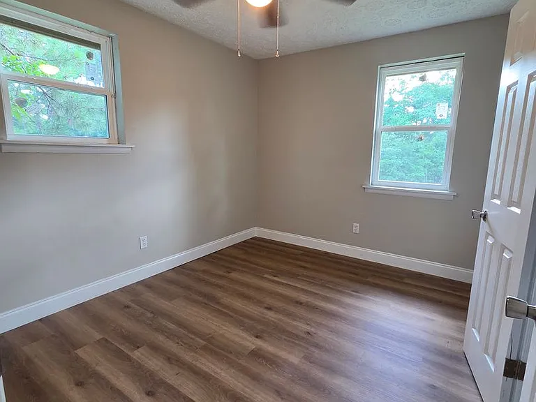 2420 Dublin Ct — Photo 5