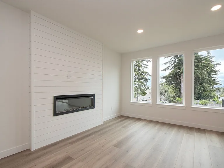 1104 W Lauridsen Blvd #1-4 — Photo 6