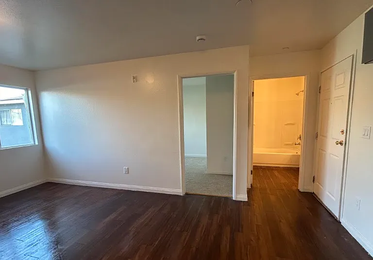 238 E Vernon Ave #201 — Photo 4