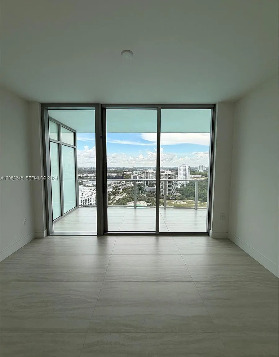 One Park Tower — Photo 4