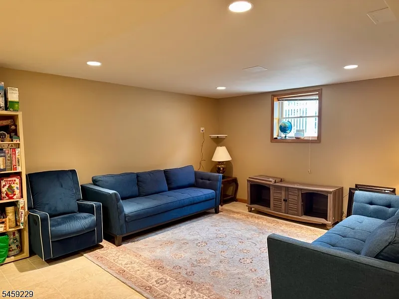 3 bed, 1.0 bath, $2,700 — Photo 2