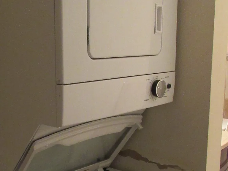 Los Arcos features a new washer/dryer combination.