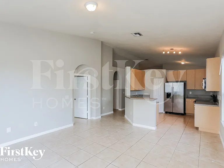 1700 NE 37th Pl — Photo 7