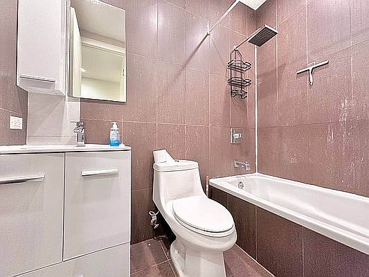 3rd image of 141 Troutman St APT 2L