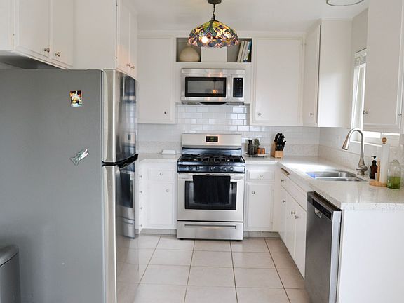 2nd image of 223 Avenida Monterey #C
