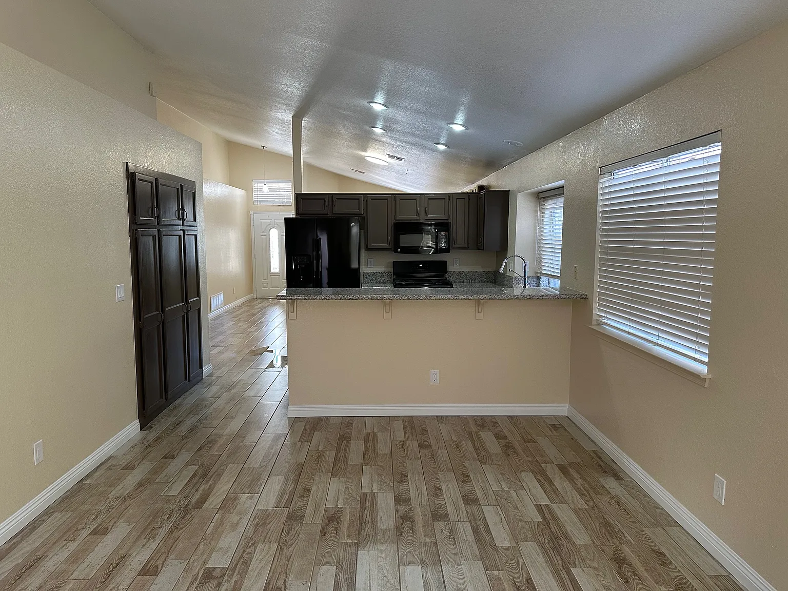 3 bed, 1524 sqft, $1,975 — Photo 3