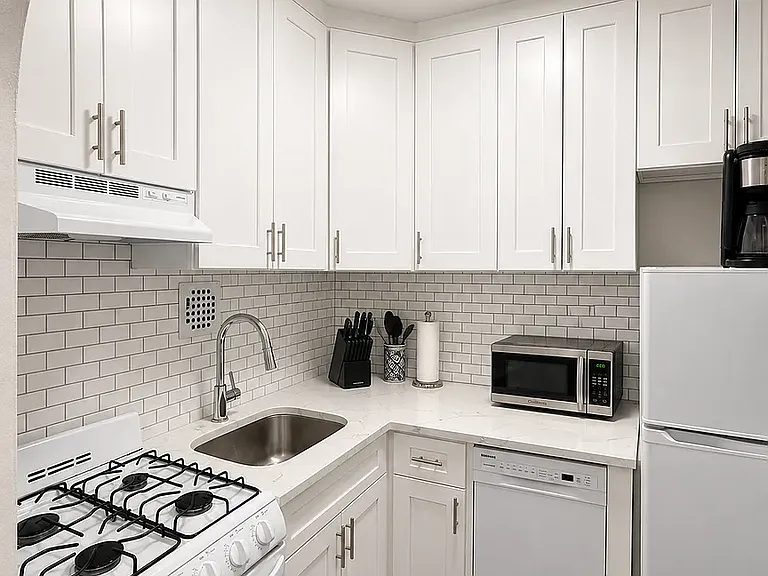 234 E 77th St #1A — Photo 3