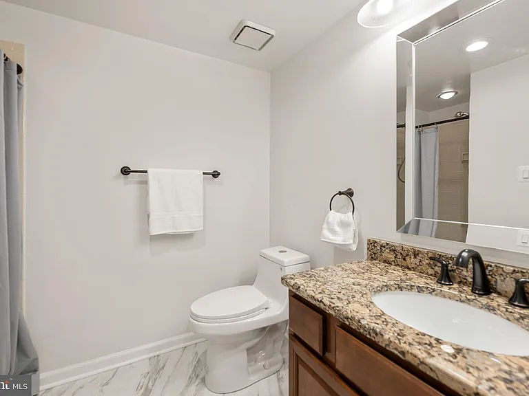 2811 S Woodrow St #B — Photo 20