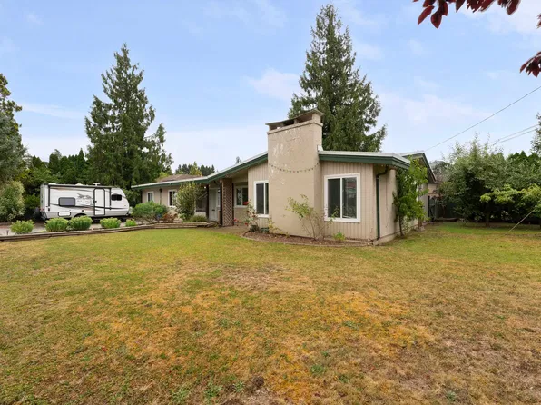 22702 123rd Ave, Maple Ridge, BC V2X 4E4