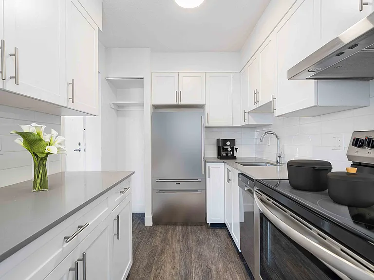 1265 Burnaby St — Photo 27