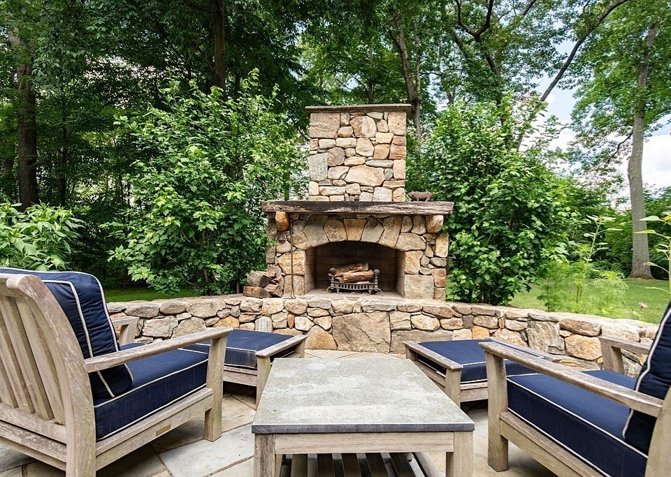 1st image of 19 River Meadow Dr