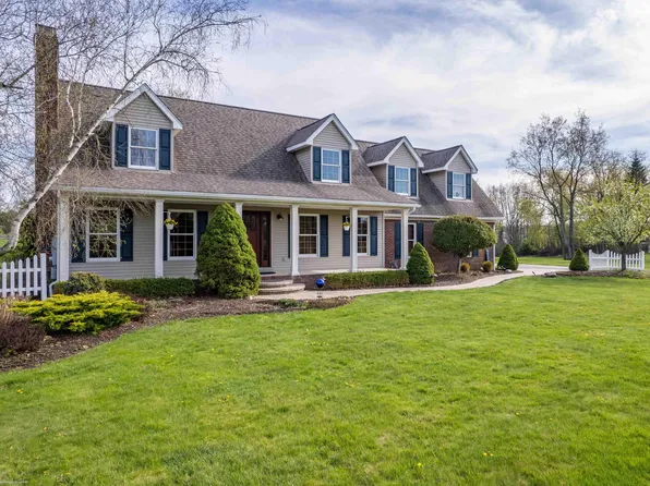 202 Donna Mae, Leonard, MI 48367
