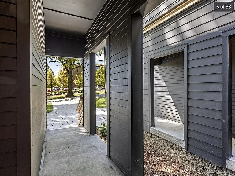 217 Eastmoreland St — Photo 4