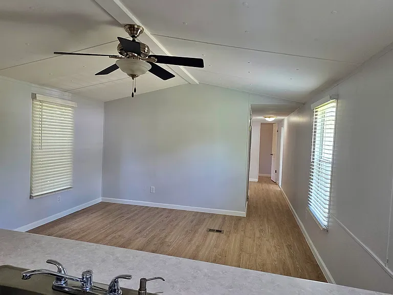 164 N Duck Ave — Photo 5