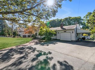 1462 Motor Pkwy, Hauppauge, NY 11749