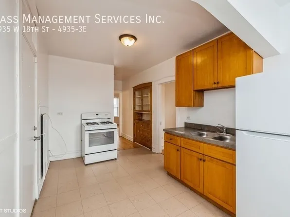 4935 W 18th St #3E, Cicero, IL 60804