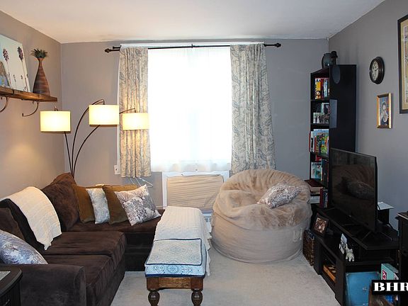 3rd image of 2054 E 58th St #132