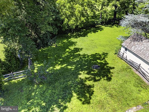 3rd image of 431 Littlebrook Rd
