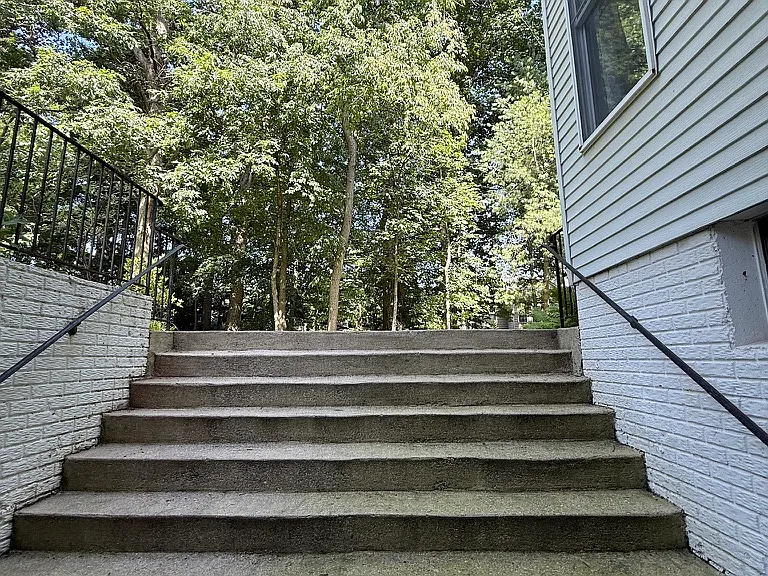 8011 Lions Crest Way — Photo 36