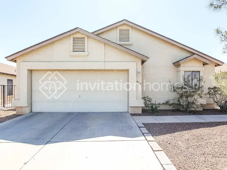 8672 N 110th Ave
