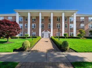55 Lenox Road #1 F, Rockville Centre, NY 11570