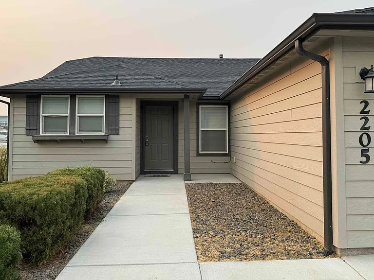 2205 E Elm Grove Dr — Photo 2