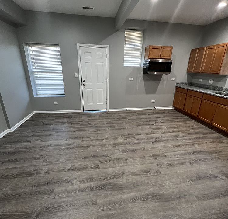 1st image of 6339 S Woodlawn Ave APT 2