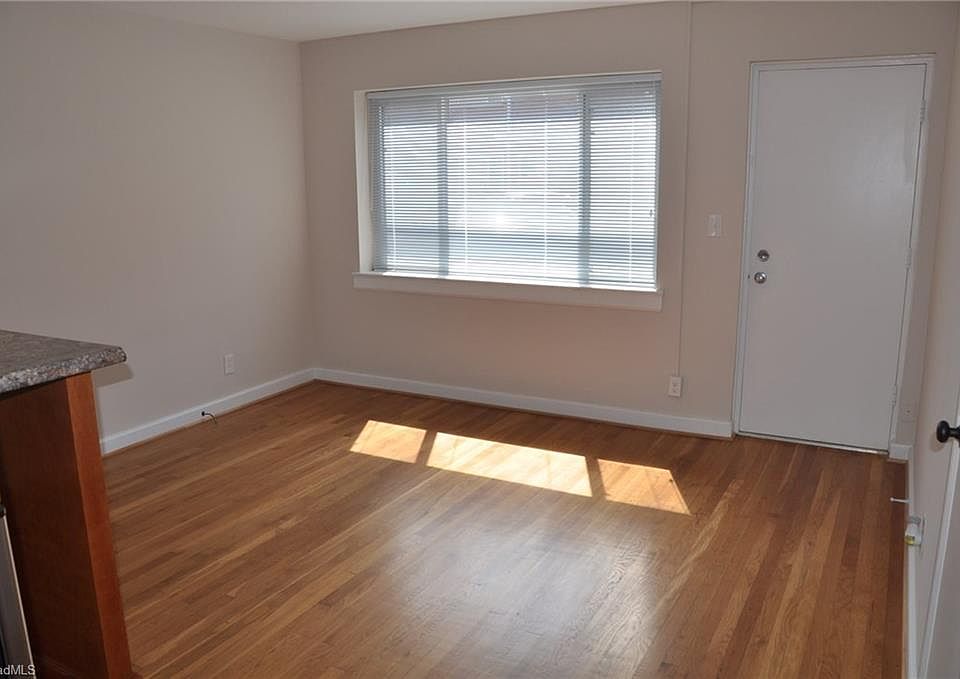 2nd image of 1902 Queen St APT E5
