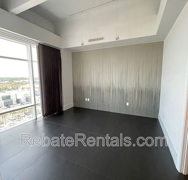 320 N 1st St #813 — Photo 33