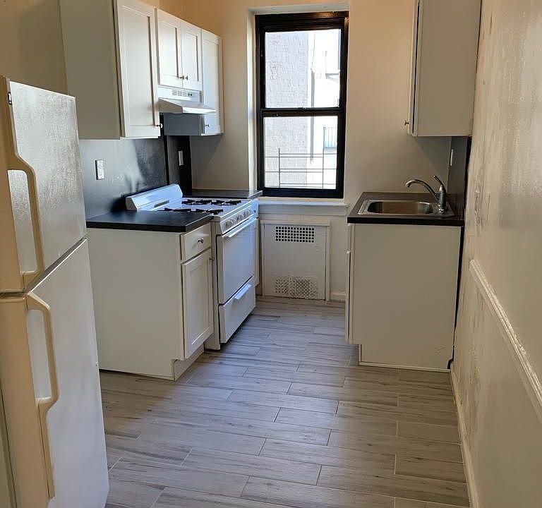 2nd image of 470 Ocean Ave APT Le6